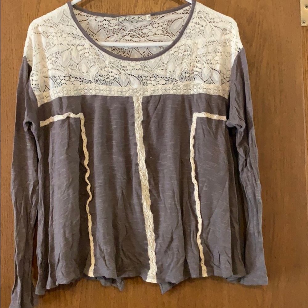 Cute long sleeved shirt with slit in back